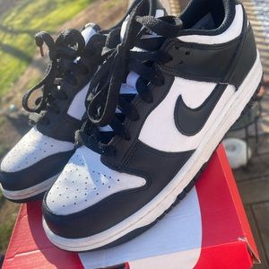 Panda dunks low (GS) size 7